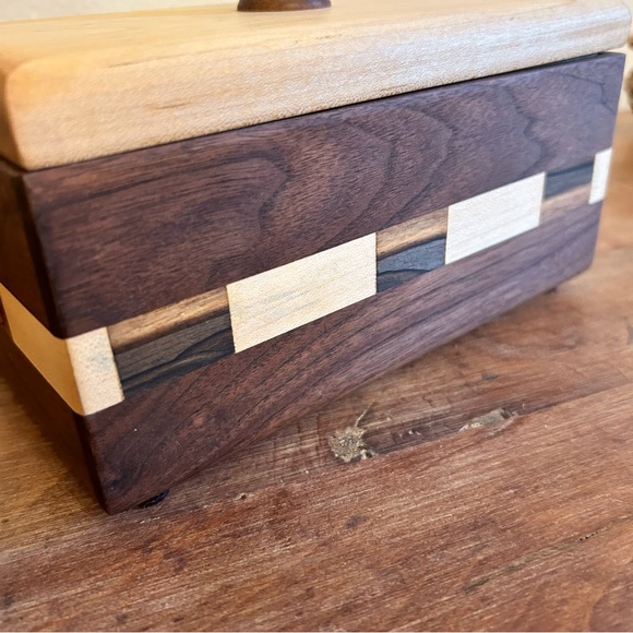 Gorgeous Solid handcrafted wood divided box  EUC lined inside - Picture 3 of 17